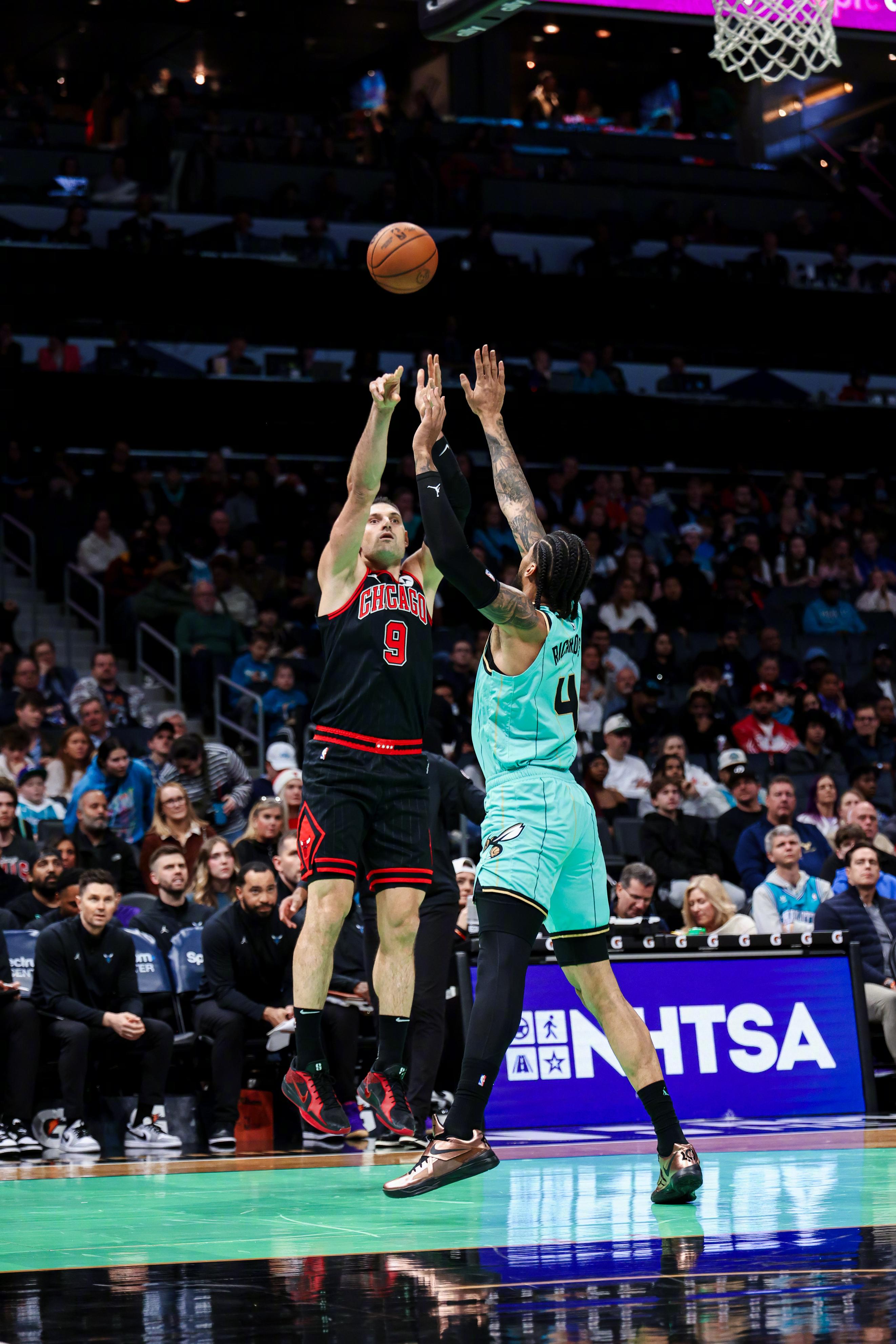 蒂姆连续七场比赛得分超过险胜，湖人不断突破！九游游戏平台app下载